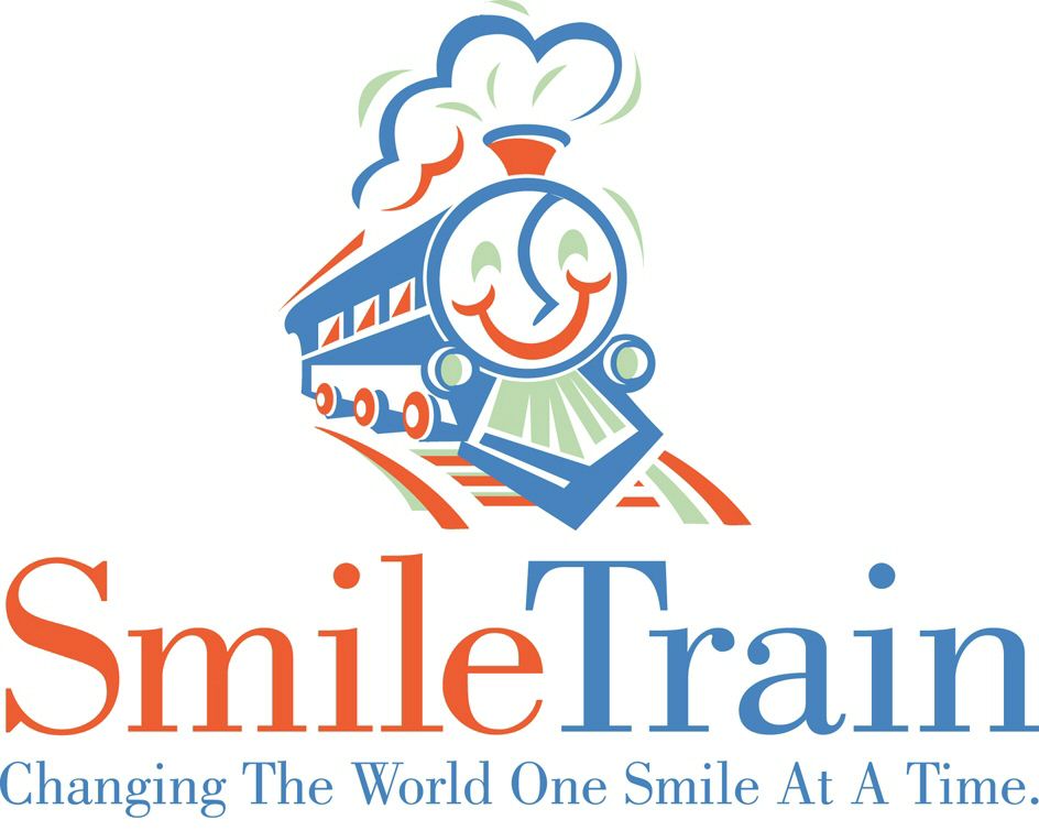 Paraqitja e markës SmileTrain Changing The World Smile At A Time.